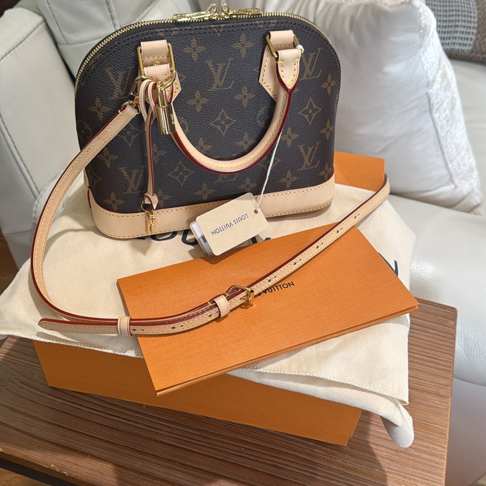 NEW! ALMA BB FROM THE BOUTIQUE! NEW MODEL WITH ADJUSTABLE STRAP! 2025 - Picture 1 of 17